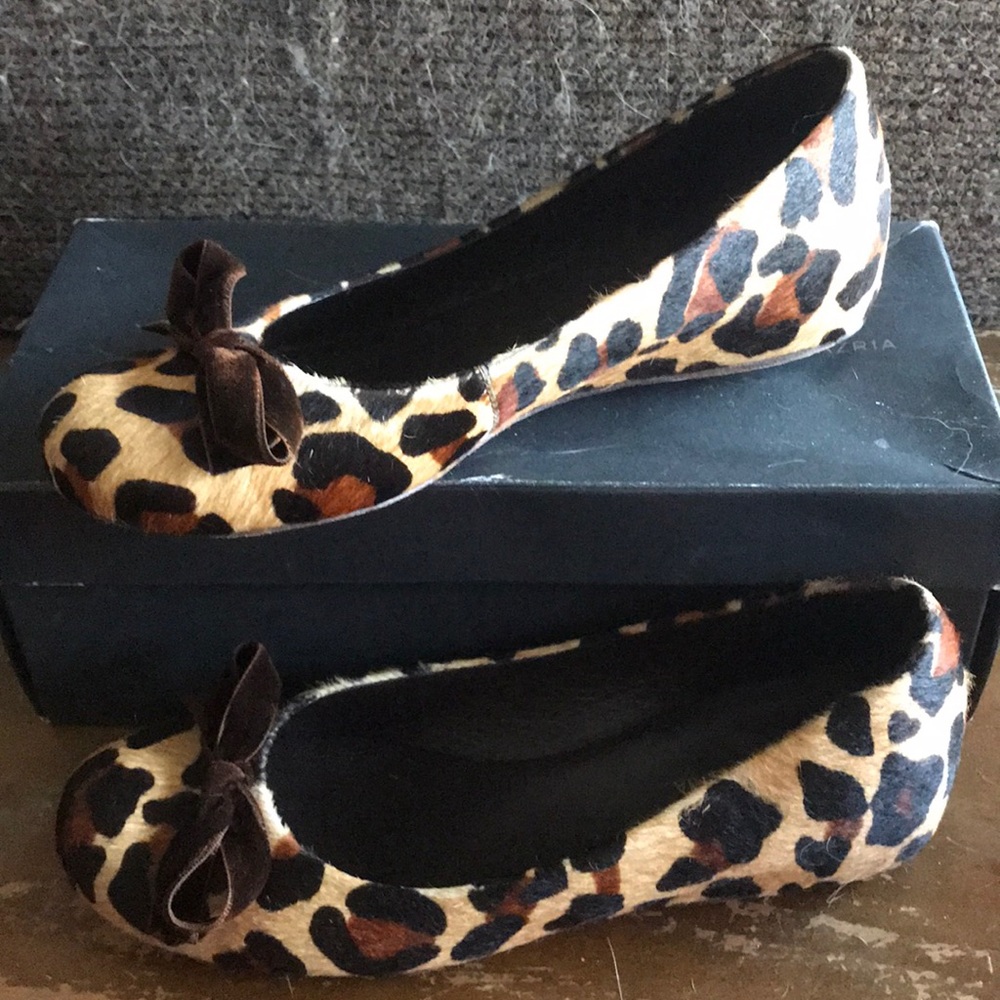 BCBG Max Azria Cheetah Print flats!